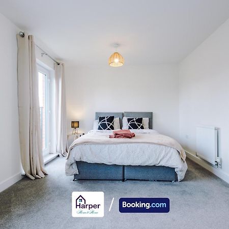 Prime Location 3 Storey By Harperletting Short Lets & Serviced Accommodation Chester With Driveway Long Or Short Stays Hough Green Esterno foto