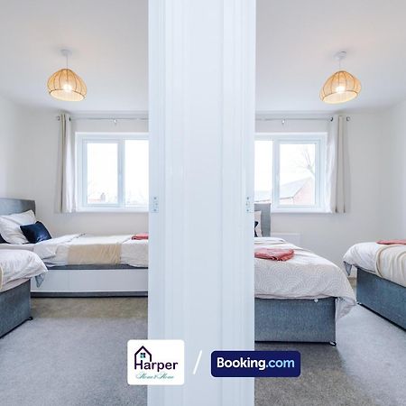 Prime Location 3 Storey By Harperletting Short Lets & Serviced Accommodation Chester With Driveway Long Or Short Stays Hough Green Esterno foto