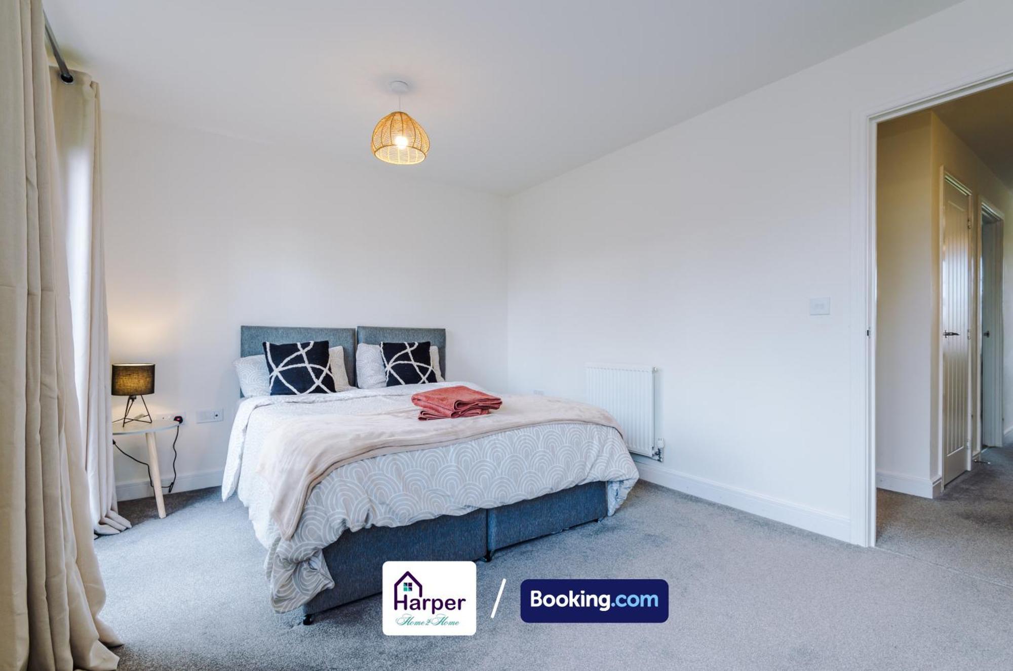 Prime Location 3 Storey By Harperletting Short Lets & Serviced Accommodation Chester With Driveway Long Or Short Stays Hough Green Esterno foto