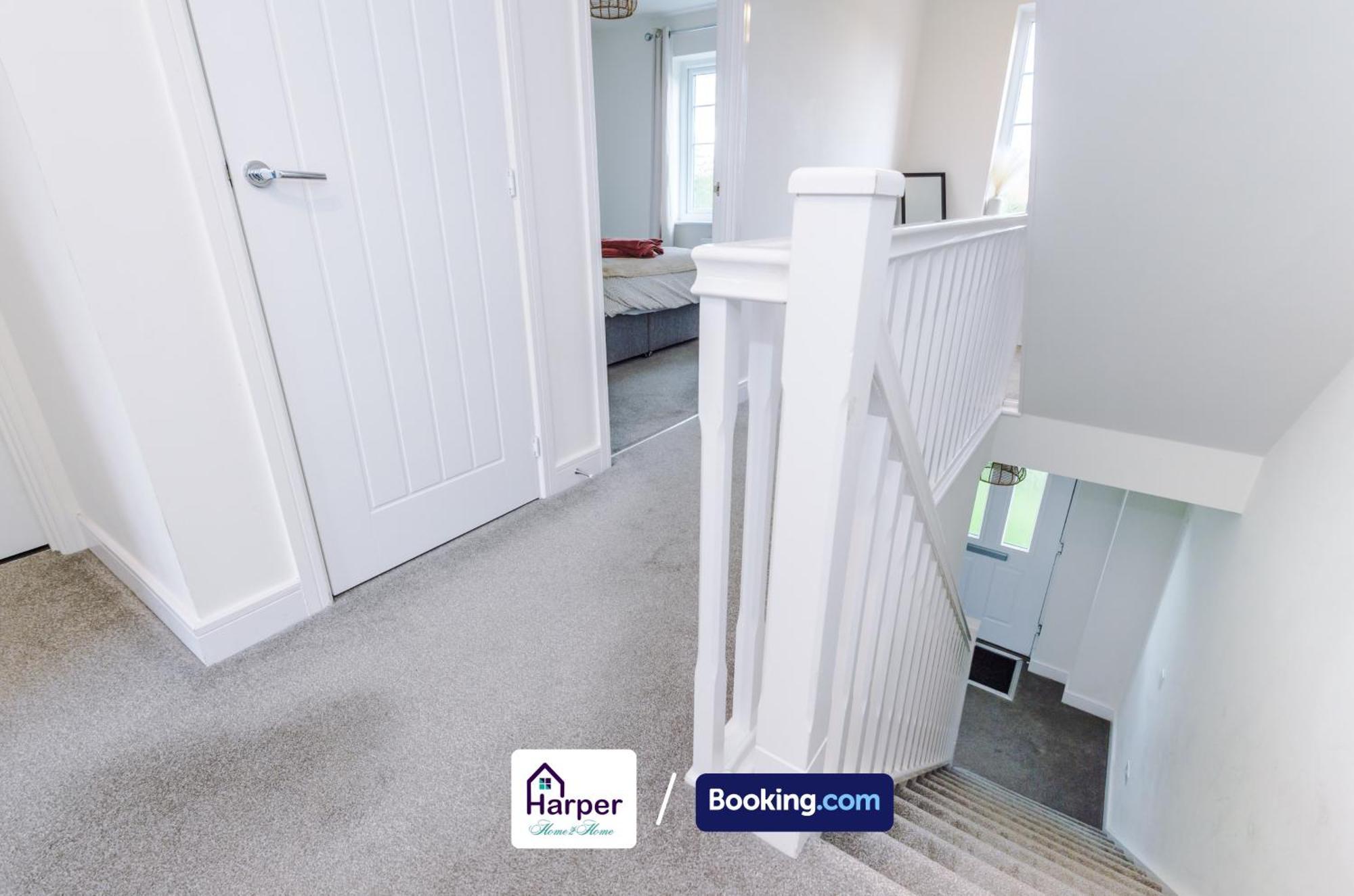 Prime Location 3 Storey By Harperletting Short Lets & Serviced Accommodation Chester With Driveway Long Or Short Stays Hough Green Esterno foto