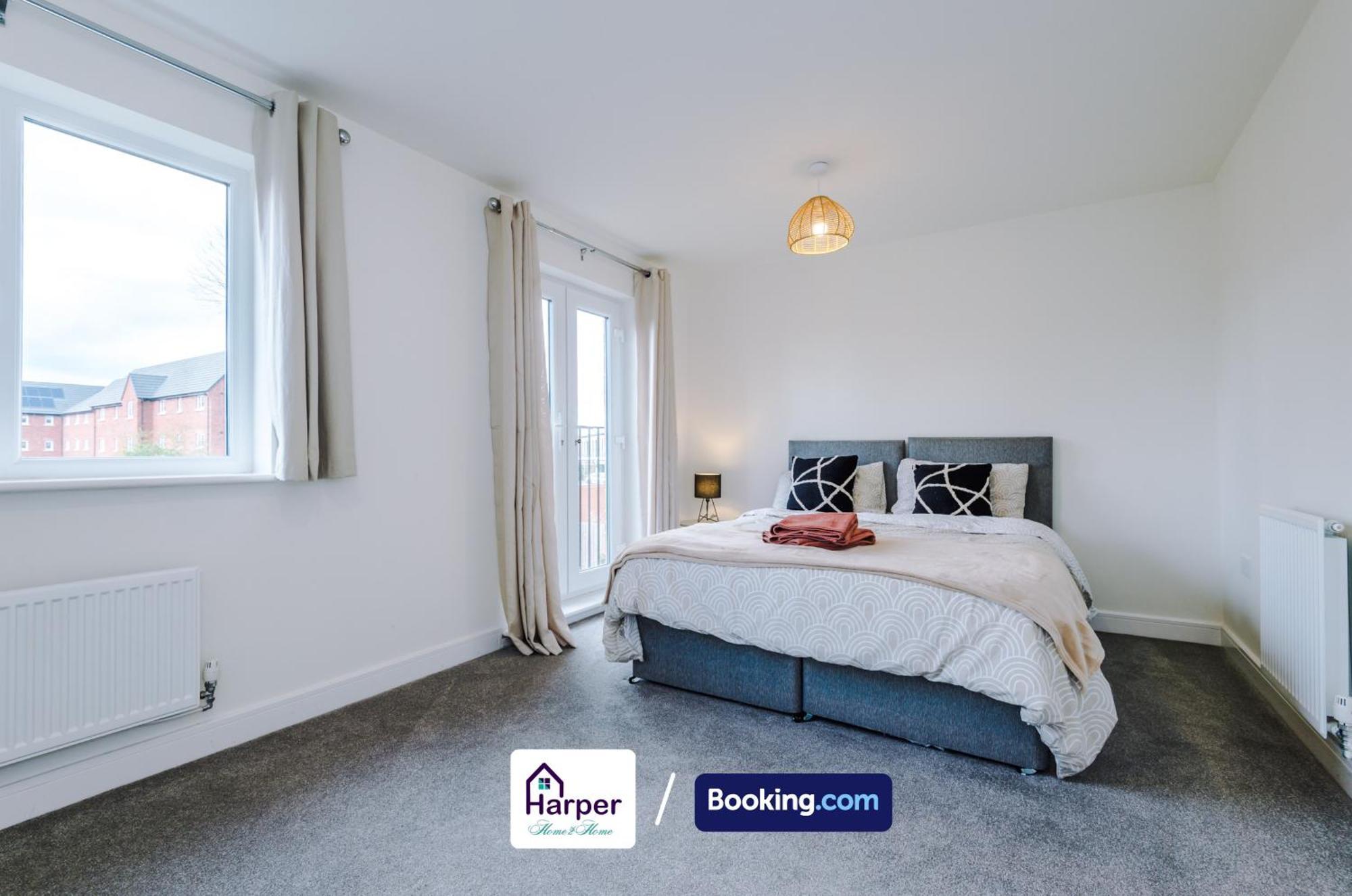 Prime Location 3 Storey By Harperletting Short Lets & Serviced Accommodation Chester With Driveway Long Or Short Stays Hough Green Esterno foto
