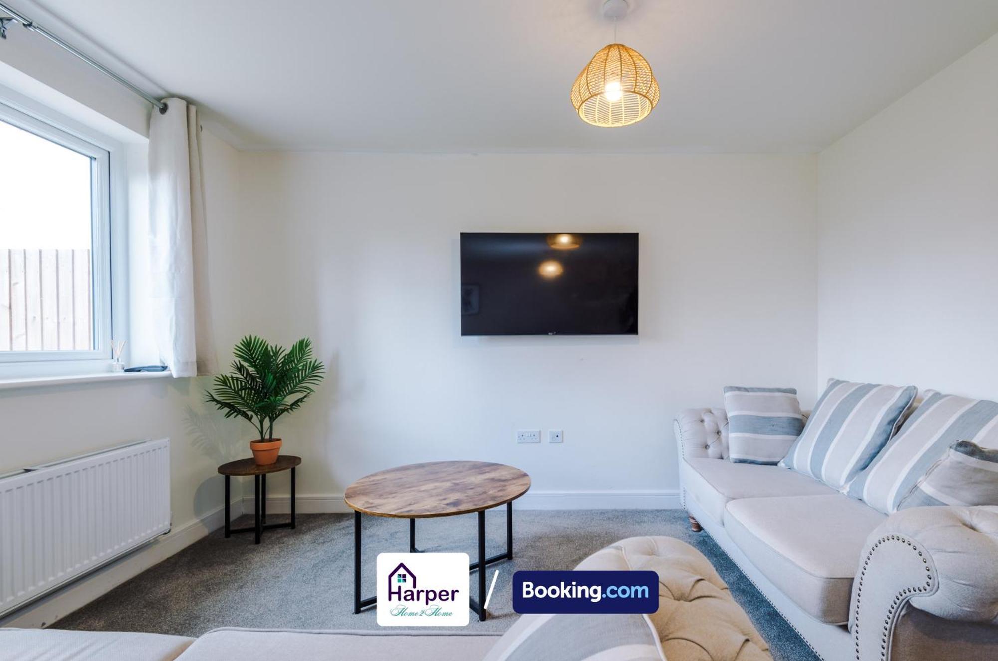 Prime Location 3 Storey By Harperletting Short Lets & Serviced Accommodation Chester With Driveway Long Or Short Stays Hough Green Esterno foto
