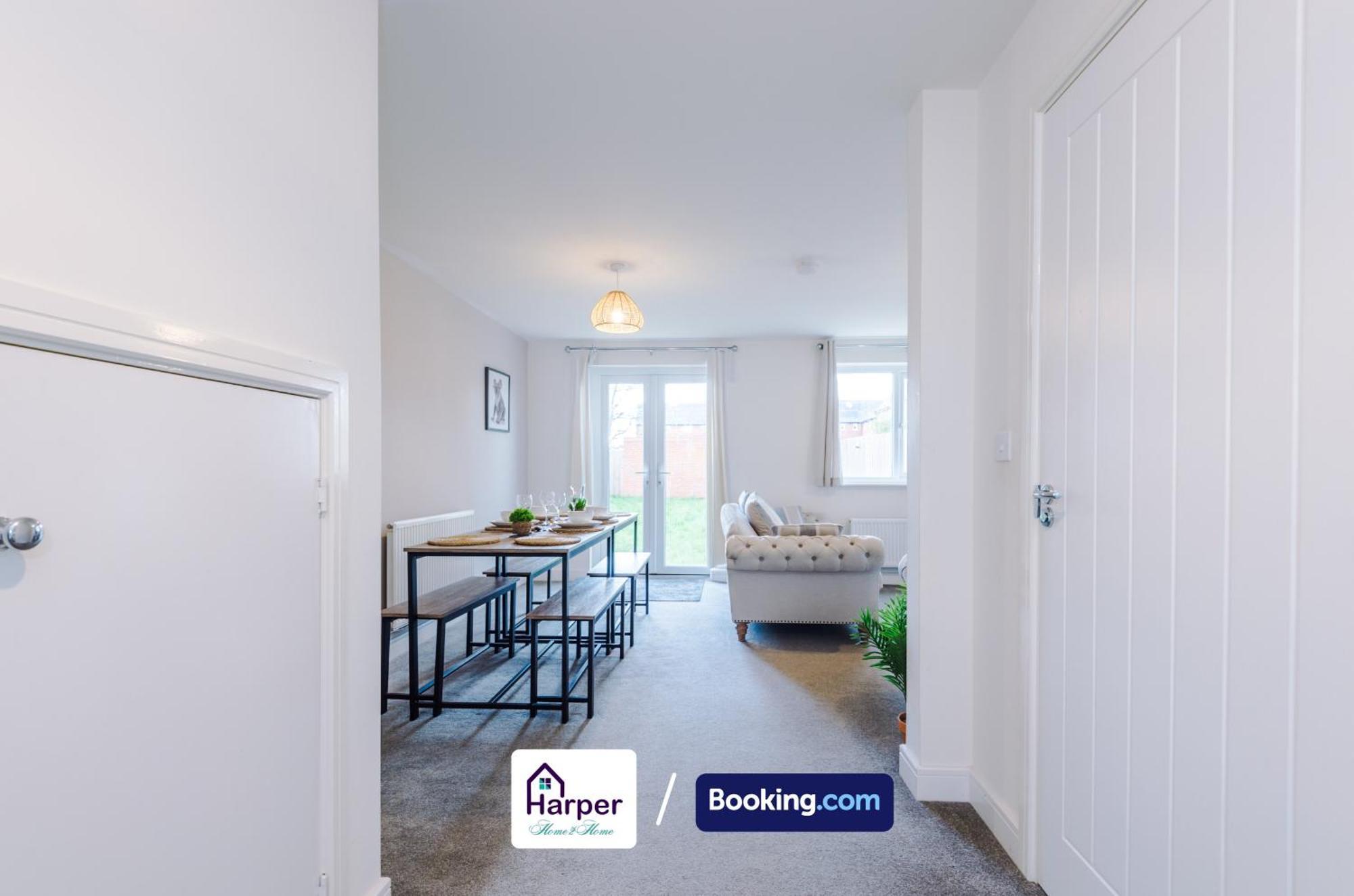Prime Location 3 Storey By Harperletting Short Lets & Serviced Accommodation Chester With Driveway Long Or Short Stays Hough Green Esterno foto